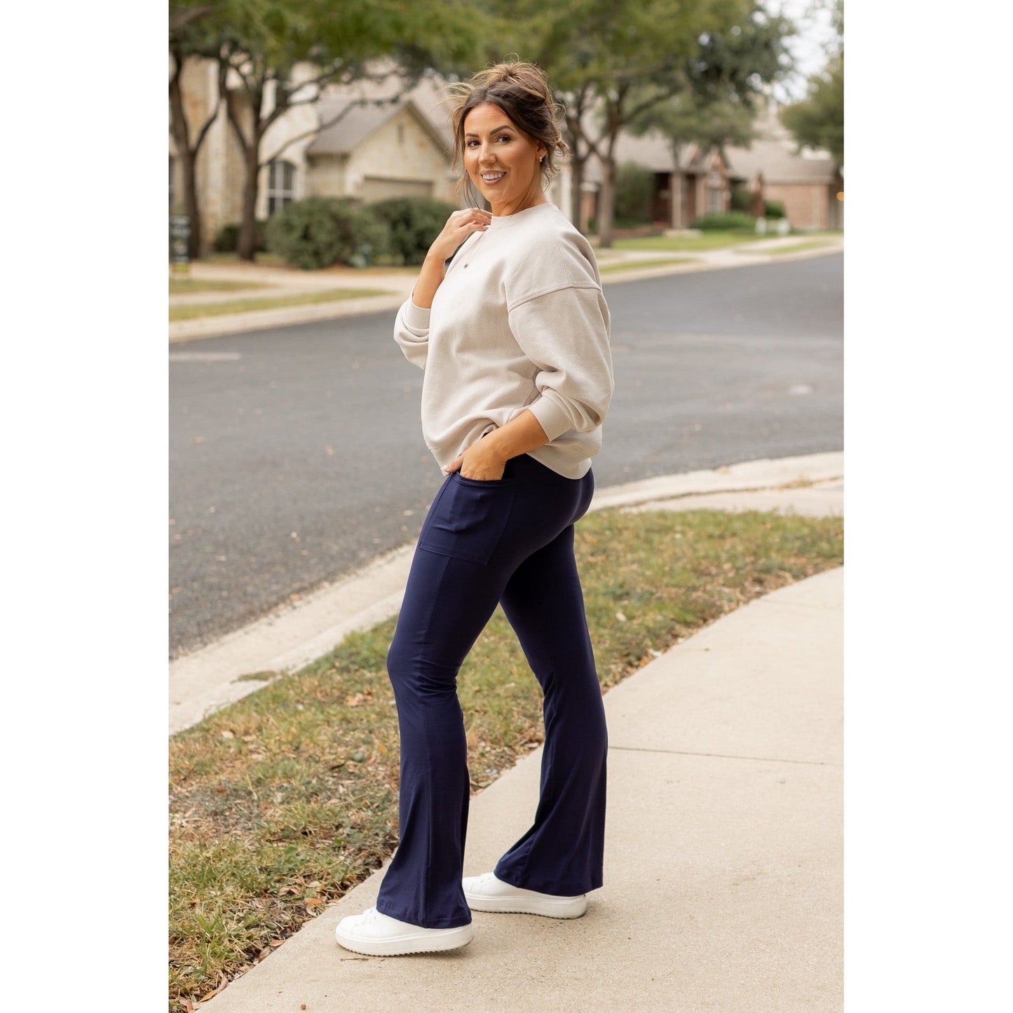 Ready to Ship | The Mila - NAVY Bootcut Leggings with Pockets Round 3