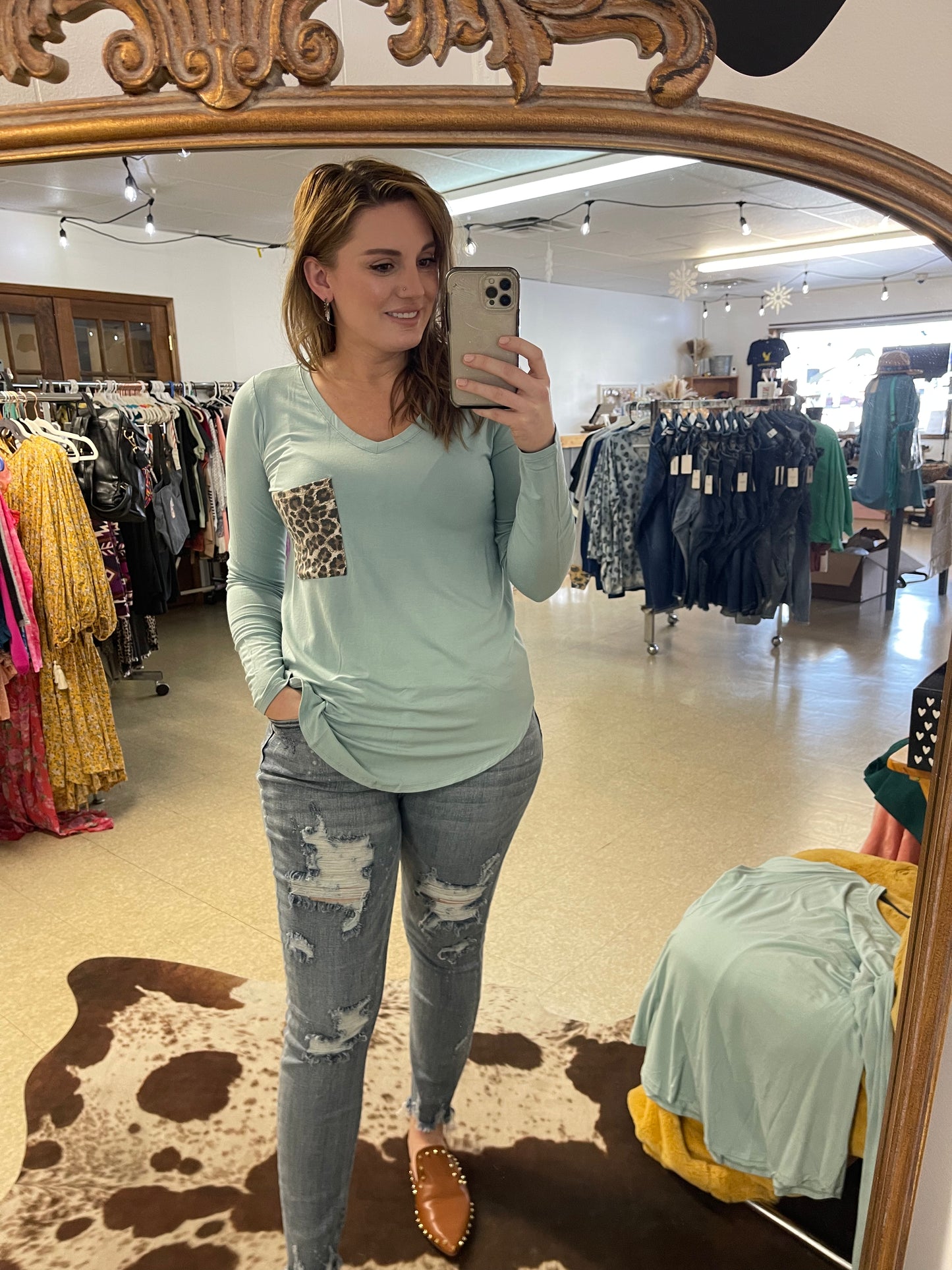 Spring leopard pocket top