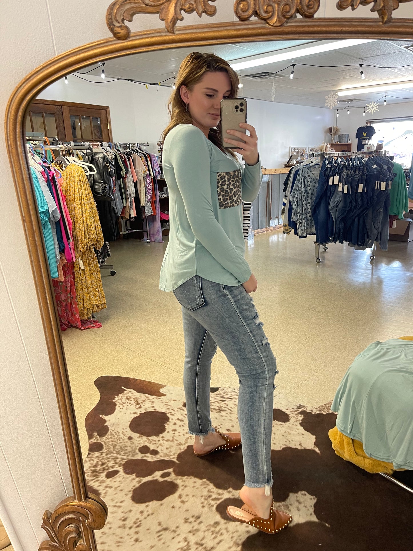 Spring leopard pocket top
